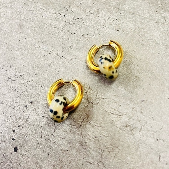 Gold stone huggie hoop earrings - Picture 3 of 3